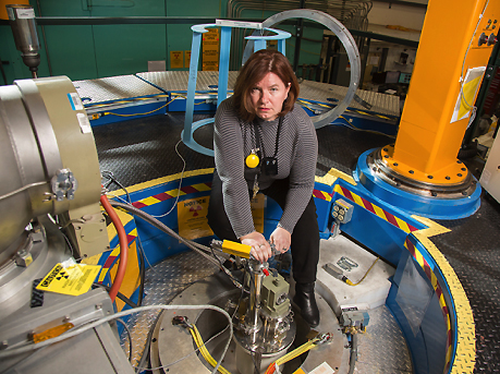 Nuclear scientist Alice Smith (MST-16) works on the high-pressure/preferred orientation diffractometer (HIPPO) at the Lab’s Lujan Center. She discussed neutron scattering applications for nuclear materials at the outreach workshop.